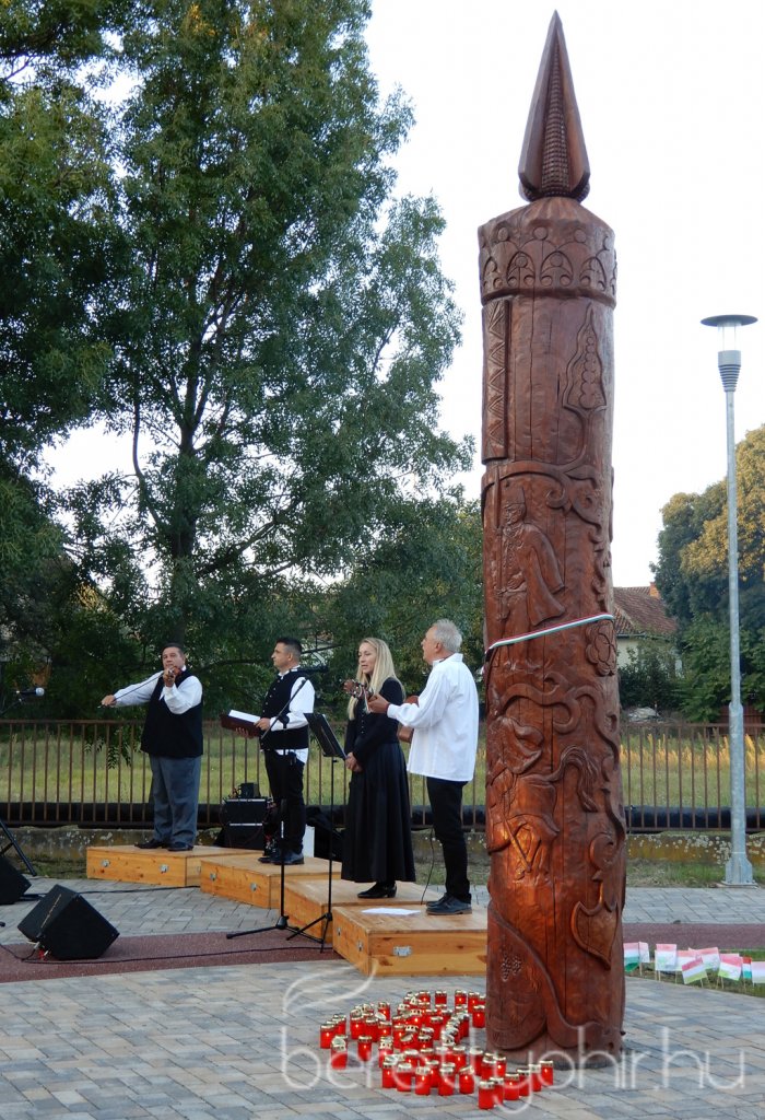 Gyertyagyújtás az aradi vértanúk emlékére 02